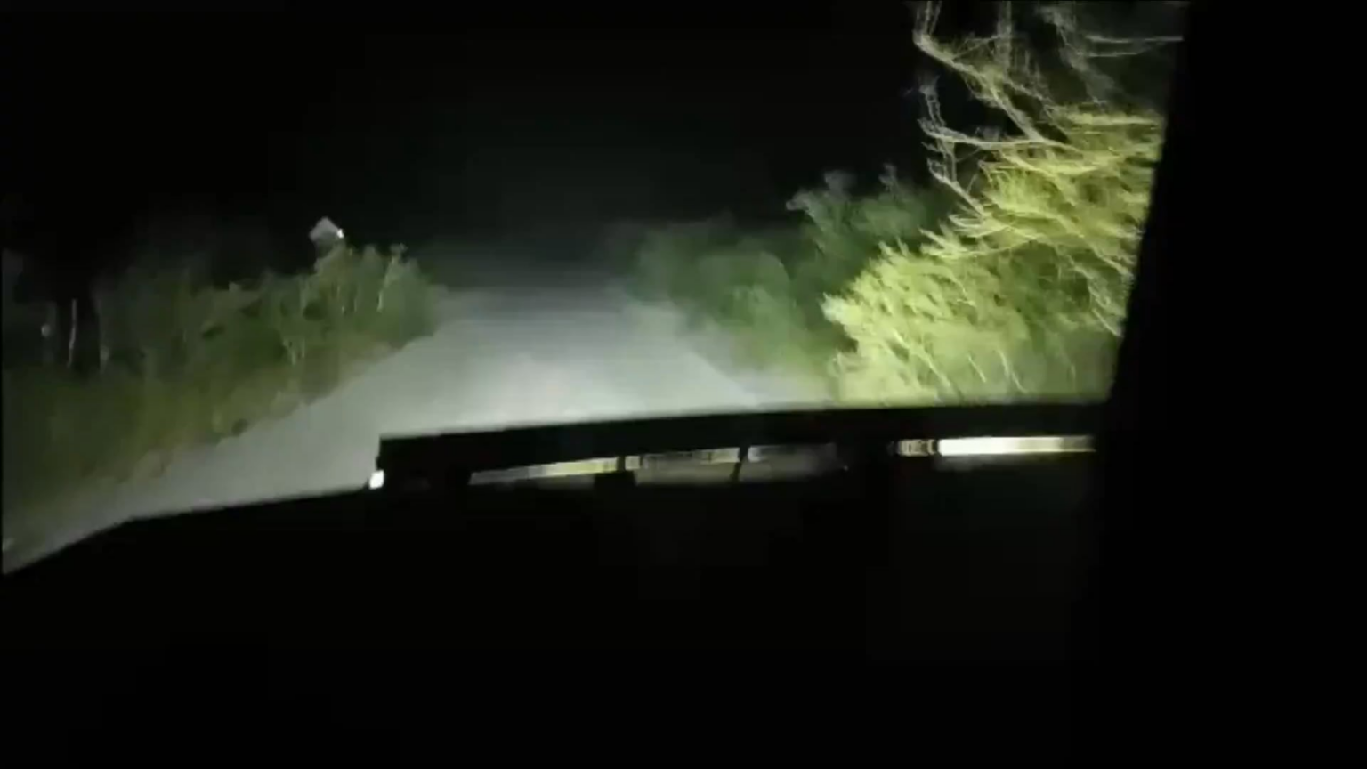 Ein CDN (Northeast Cartel) Technical Messing Chase und Shoot CDG (Gulf Cartel) NARCO-Panzer aus der Punkt-Blank-Reichweite während der Schlacht von Doctor Coss. (14. bis 15. Oktober 2021, Nuevo León, Mexiko)