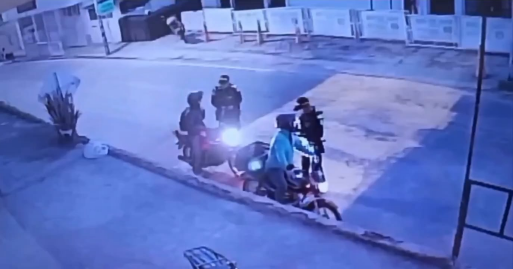 Eln Scharfschützenangriff auf die kolumbianische Polizei in Rio de Oro