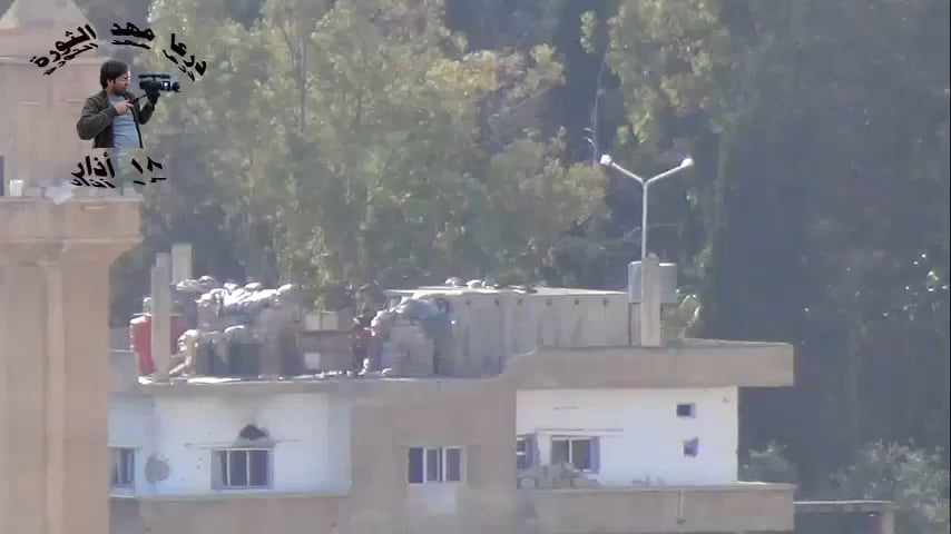 Pro -Assad Milizia Start Raketen in Oppositionspositionen aus interessanter improvisierter Kampfposition - Daraa al -Balad - 2013