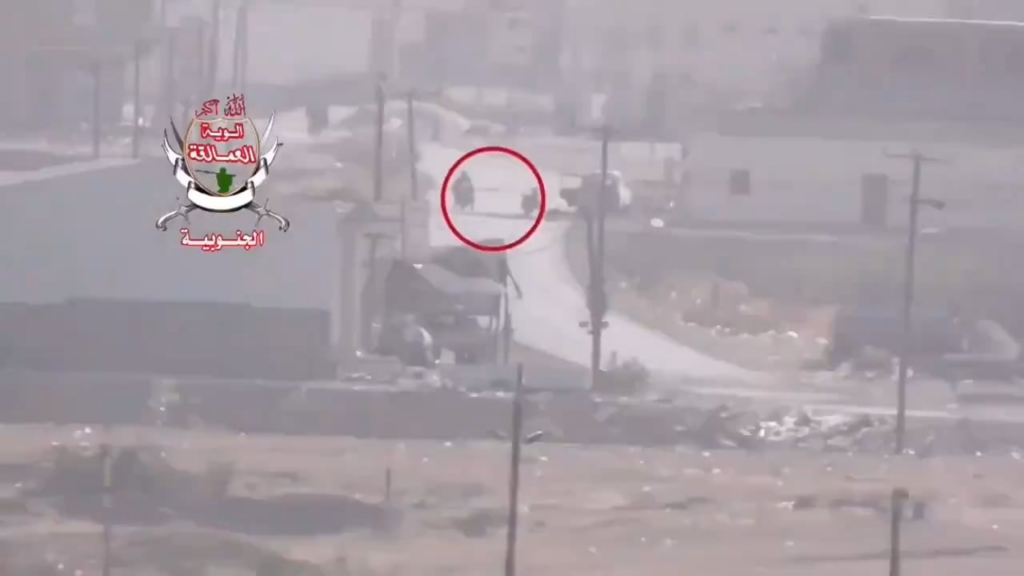Zwei Minuten jemenitischer Streitkräfte, die auf die Houthis im Jemen abzielen, verwenden ATGM (Lied aus der Quelle)