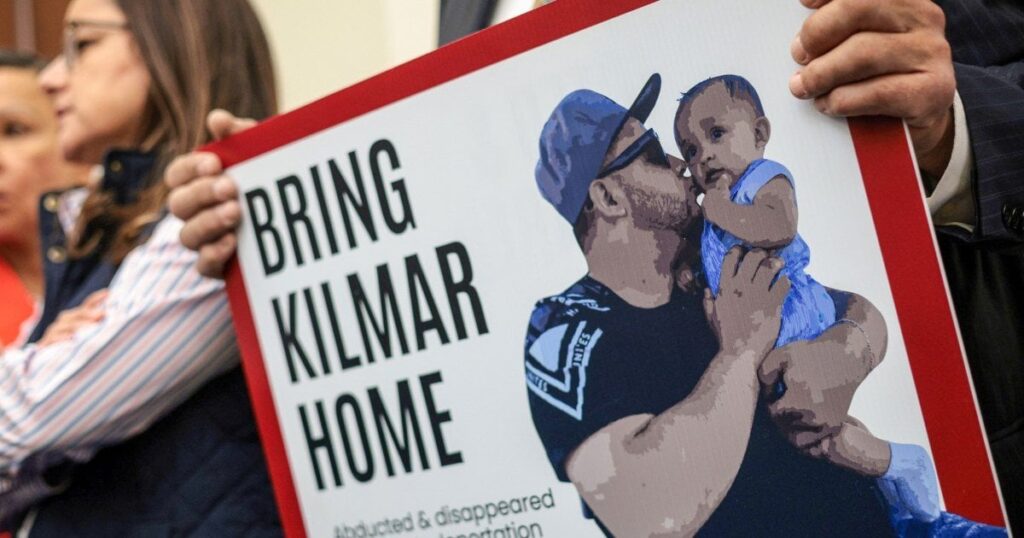 Kilmar Abrego Garcia wurde in die USA zurückgebracht, um sich gegen Strafanzeigen zu stellen