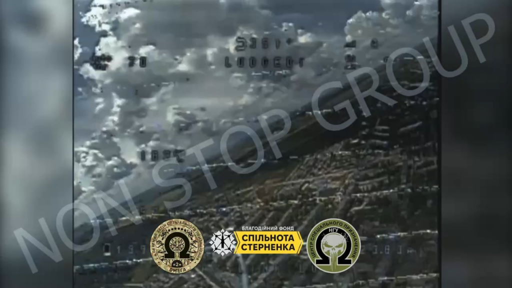 Eine Flugabwehr-FPV-Drohne, die von der Non-Stop-Gruppe betrieben wurde, schoss eine Molniya mit einer Panzerabwehrmine ab, deren Sendung über Pokrovsk in der Region Donezk abgefangen wurde. Mai 2025.
