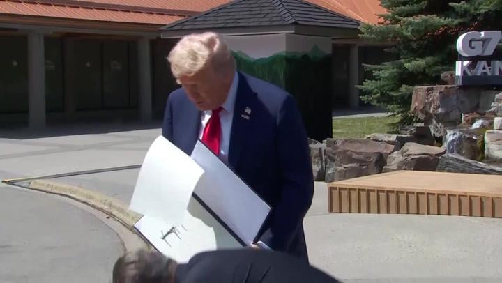 Donald Trump fallen versehentlich unterschrieben US-UK-Handelsabkommensdokument
