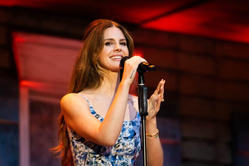 Lana del Rey-Fans kritisieren den Star für den 90-minütigen Auftritt von 'Abysmal'