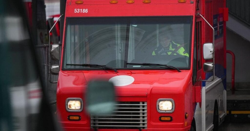 Canada Post Union beschuldigt die Crown Corporation, versucht zu haben, die Bedingungen eines neuen Vertrags zu diktieren Canada Post Union beschuldigt die Crown Corporation, versucht zu haben, die Bedingungen eines neuen Vertrags zu diktieren