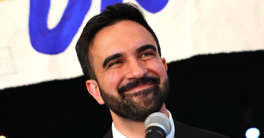 „Dies ist eine Katastrophe!“ Rechte Experten hatten einen Zusammenbruch, nachdem Mamdani den Sieg über den ehemaligen Gouverneur Andrew Cuomo in der demokratischen Bürgermeister der New Yorker Bürgermeisterin erklärt hatte. "Dies ist eine Katastrophe!" Rechte Experten hatten einen Zusammenbruch, nachdem Mamdani den Sieg über den ehemaligen Gouverneur Andrew Cuomo in der demokratischen Bürgermeister der New Yorker Bürgermeisterin erklärt hatte.