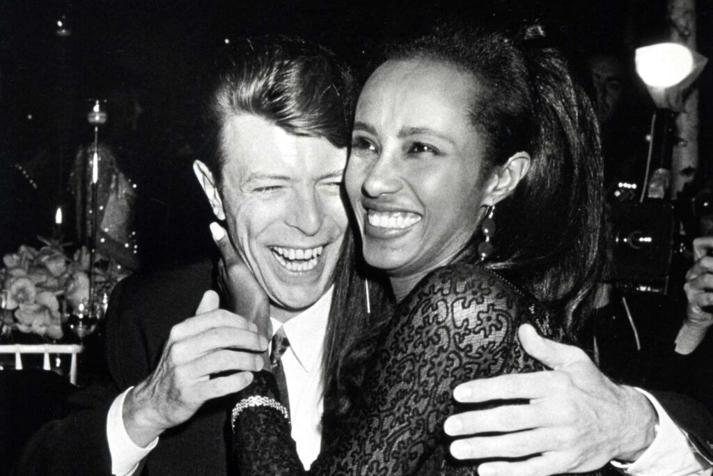 Iman markiert zum 33. Jahrestag der Hochzeitszeremonie Italien mit dem verstorbenen David Bowie im berührenden Beitrag: "Meine Erinnerung liebt dich"