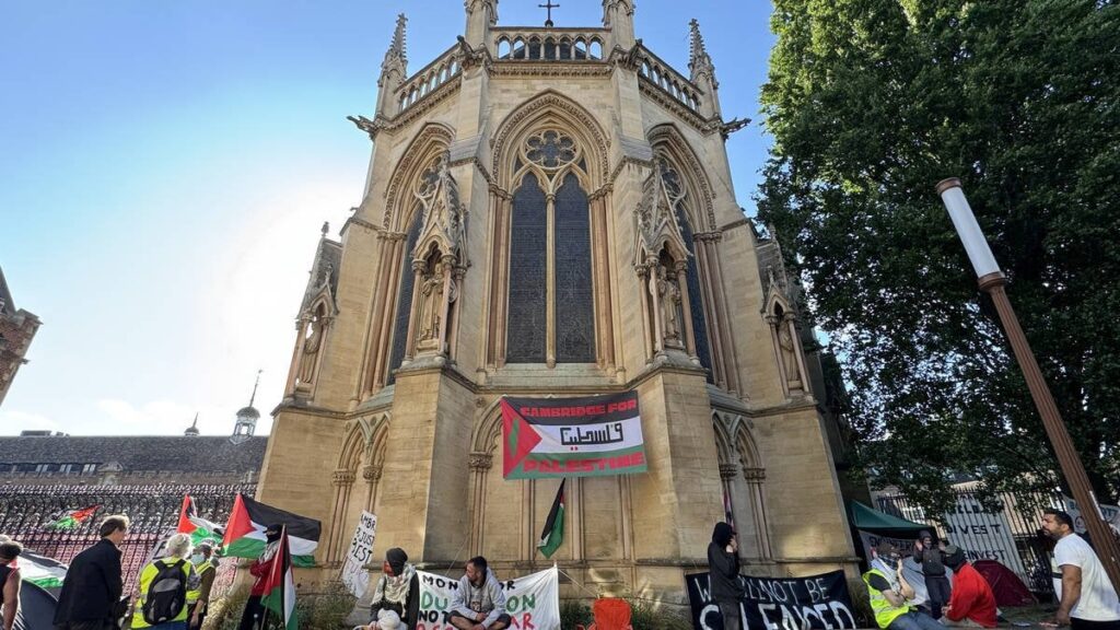 Hochschulen der Universität Cambridge suchen eine Verfügungen gegen propalestinische Aktivisten