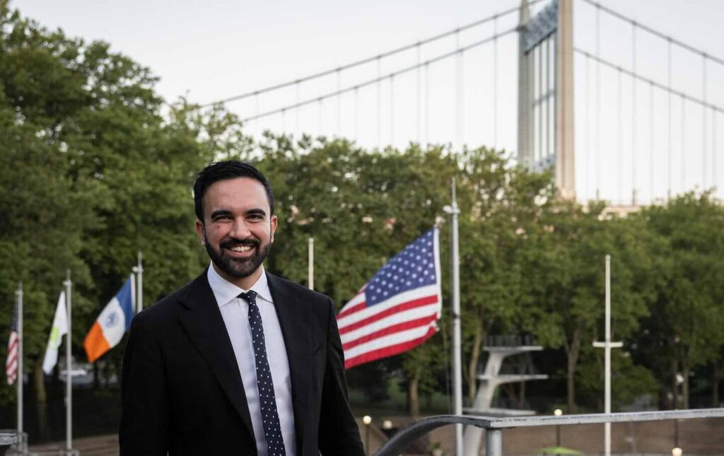 Zohran Mamdani besiegte eine korrupte, schwache Establishment | Mamdani legte die Strategie an. Jetzt sollte die Linke seinem Beispiel und seinem primären Ritchie Torres, Hakeem Jeffries, Chuck Schumer und so vielen anderen folgen.