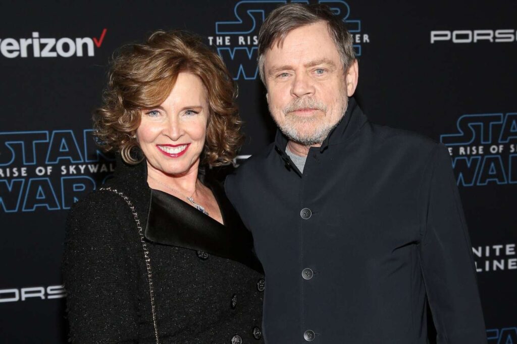 Mark Hamill sagt, er würde ohne seine 46 -jährige Frau "verloren" sein: Sie "betreibt alles"