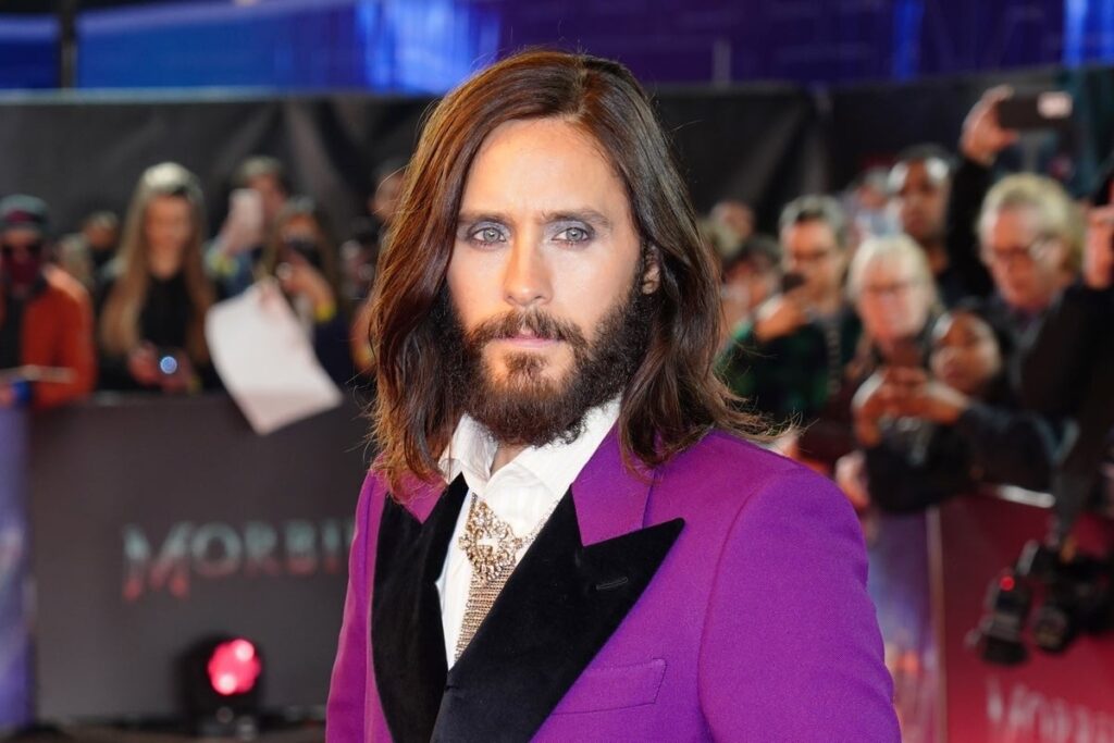 Jared Leto bestreitet sexuelles Fehlverhalten, nachdem sie vor Anschuldigungen von mehreren Frauen ausgesetzt sind