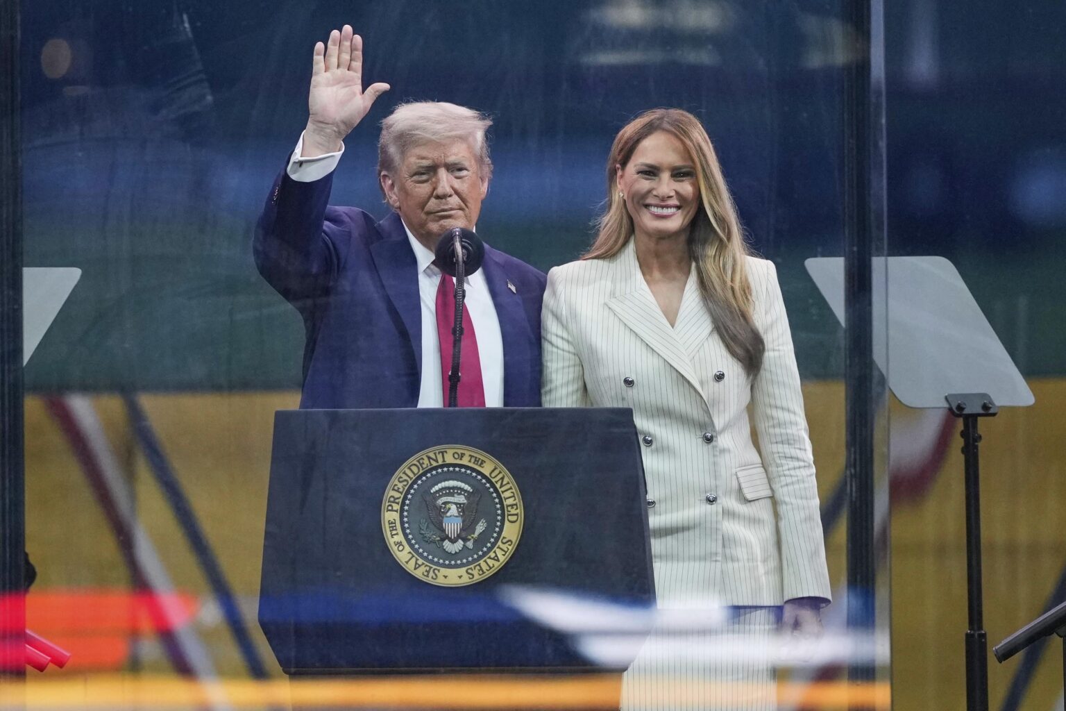 Melania Trumps Visum in der Anhörung des Kongresses befragt