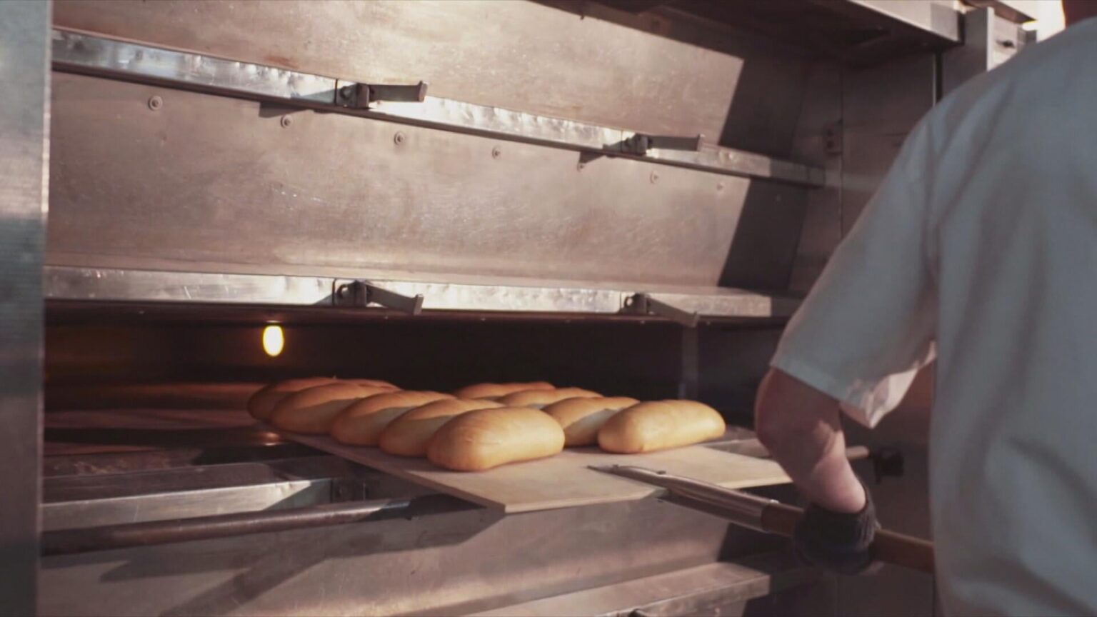 Full Lastwagen reisen von Kroatien nach Italien und kehren mit teurer Ware viermal mit teurer Ware zurück. Warum? „Es ist eine Frage für die Regierung“ Full Lastwagen reisen von Kroatien nach Italien und kehren mit teurer Ware viermal mit teurer Ware zurück. Warum? "Es ist eine Frage für die Regierung"