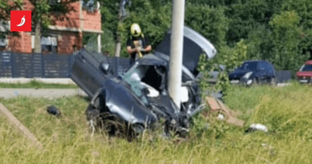 Starker Verkehr in der Nähe von Rakovac. Er jagte über 150 km/hi, er wurde in einen Traktor erstochen