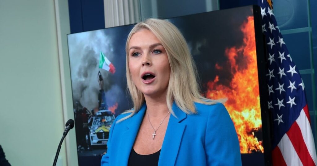 Leavitt stürmt aus der Pressekonferenz über das Grillen der Redefreiheit
