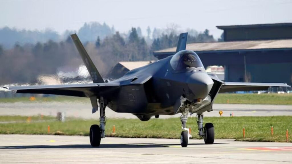 Britisch F-35 Kampfflugzeug Jet, das noch 6 Tage nach der Notlandung in Kerala geerdet ist Britisch F-35 Kampfflugzeug Jet, das noch 6 Tage nach der Notlandung in Kerala geerdet ist