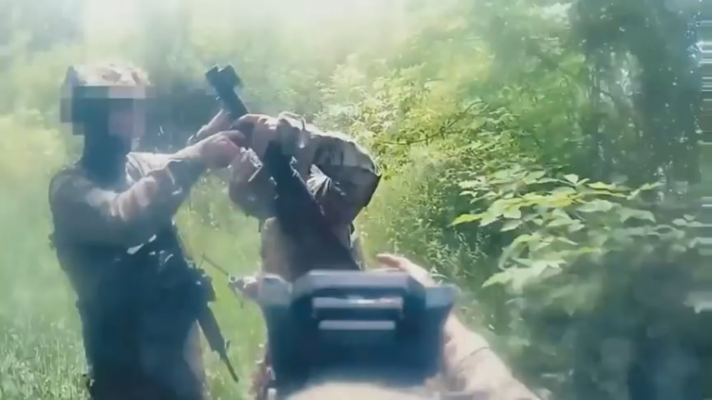 Ukrainische Sof -Einheiten „Molot Group“ und das „Schwert Michaels“ engagierten russische Streitkräfte während einer Kampfmission in der Region Sumy. Juni 2025