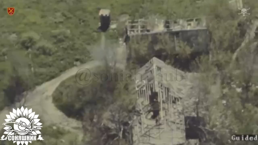 Ein MiG-29-Luftangriff mit 3 geführten amerikanischen GBU-39-Luftbomben in einem Haus mit russischen Drohnenbetreibern und Munition in der südlichen Ukraine. Juni 2025.