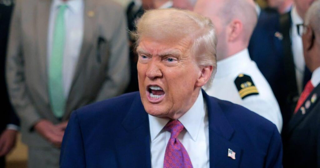 Maga Bürgerkrieg bricht Minuten nach Trump Bombs Irans Atomwaffen aus
