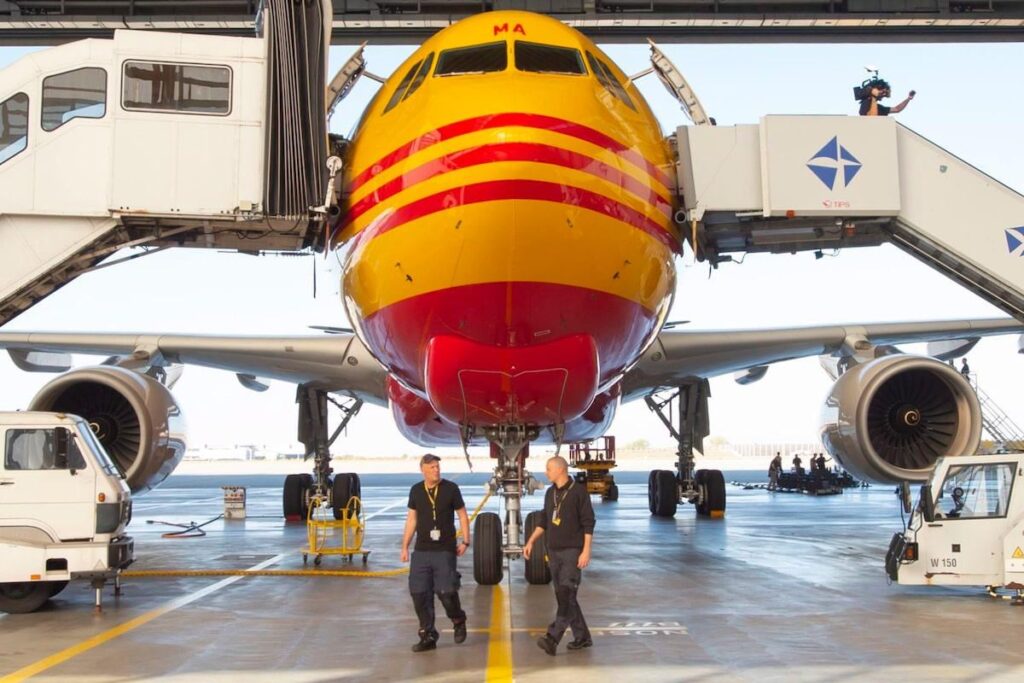 UNIFOR beschuldigt DHL, das Bundesgesetz verstoßen zu haben, indem er Ersatzarbeiter während des Streiks einsetzt UNIFOR beschuldigt DHL, das Bundesgesetz verstoßen zu haben, indem er Ersatzarbeiter während des Streiks einsetzt
