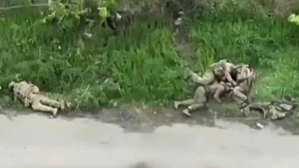 Russische Soldaten, die versuchten, aus der Umkreisung der russischen Streitkräfte in Tetkino (Region Kursk, Russland) auszubrechen, wurden von ukrainischen Soldaten niedergeschossen. 10.06.2025 Russische Soldaten, die versuchten, aus der Umkreisung der russischen Streitkräfte in Tetkino (Region Kursk, Russland) auszubrechen, wurden von ukrainischen Soldaten niedergeschossen. 10.06.2025
