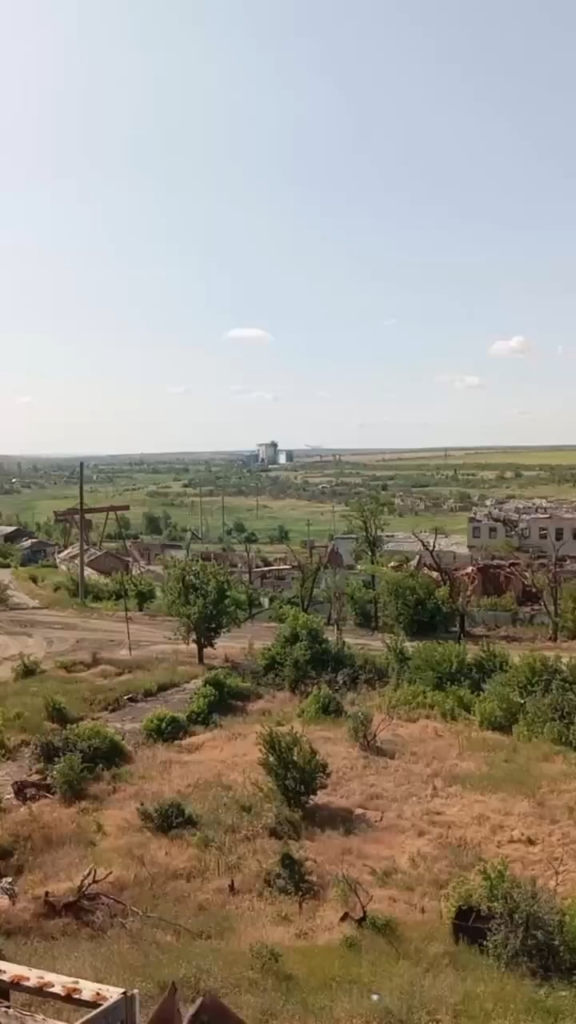 Längeres Video des russischen SU-25, der heute in der Nähe von Soledar abgeschossen wird (Ostukraine)