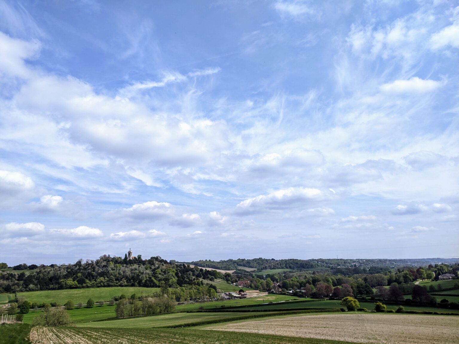 West Wycombe, England. Kannst du den goldenen Ball sehen? X