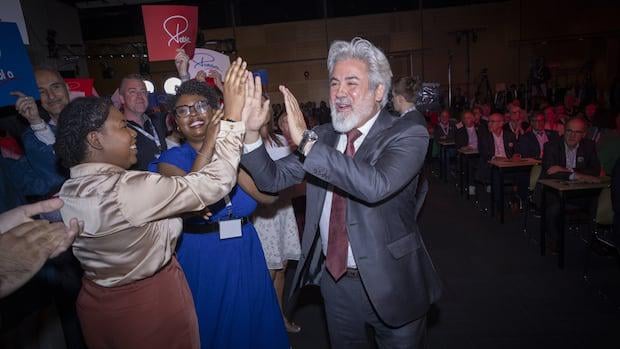 Der frühere Abgeordnete Pablo Rodriguez, der als neuer Anführer der Liberalen Partei von Quebec ausgewählt wurde