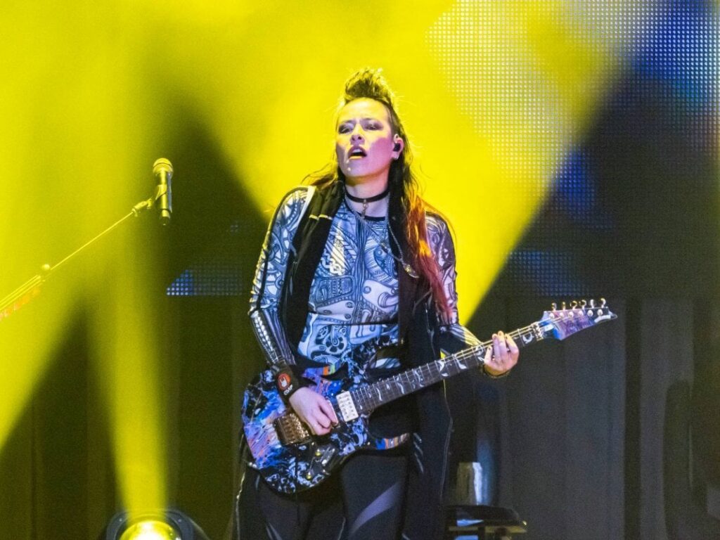 „Ich kann mich einfach nicht mehr mit der Haltung und den Werten von heute identifizieren“: Ex-Evaneszenz-Gitarrist Jen Majura kündigt die Musikindustrie