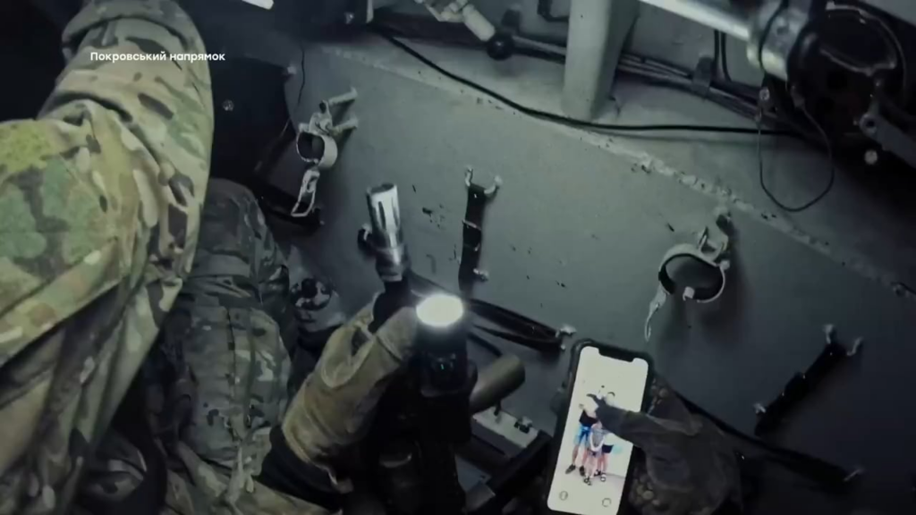 Erste Personenansicht des ukrainischen Angriffs in der Pokrovsk-Richtung, die unter FPV Attack & Heavy Artillery Fire durchbricht. Donezk -Region