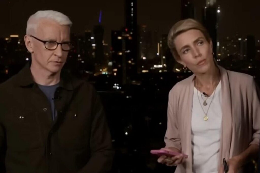 Anderson Cooper von CNN musste während der Live -Sendung inmitten von Raketenangriffen Not Evakuierung durchführen Anderson Cooper von CNN musste während der Live -Sendung inmitten von Raketenangriffen Not Evakuierung durchführen