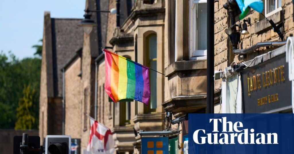 Bestürzung als Derbyshire Council entfernt die Flagge der Stolz, nachdem sich Christen beschwert haben
