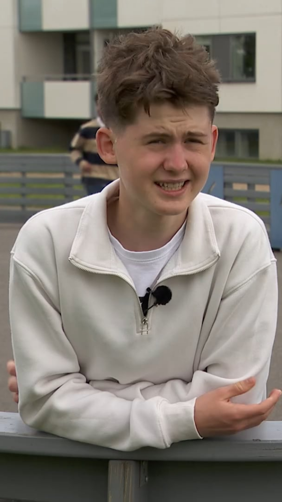 „Es ist nicht unsere Schuld, dass wir von den Eltern geboren wurden, von denen wir geboren wurden.“ Kinder von Einwanderern träumen davon, einen dänischen Pass zu bekommen, damit sie ein normales Leben führen können. "Es ist nicht unsere Schuld, dass wir von den Eltern geboren wurden, von denen wir geboren wurden." Kinder von Einwanderern träumen davon, einen dänischen Pass zu bekommen, damit sie ein normales Leben führen können.