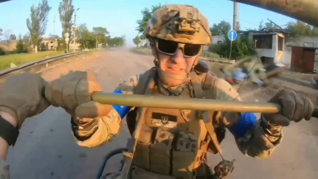 Extrem enger Anruf - russischer Faser -FPV -Drohnen vermisst den ukrainischen Soldaten durch Zentimeter