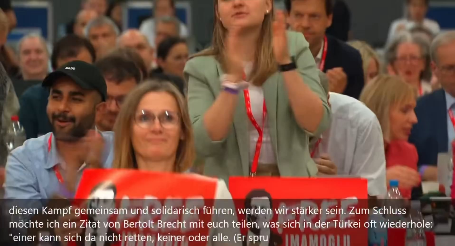 Das Ende von Özgür Özels Rede im SPD -Kongress: "Es gibt keine Erlösung allein zusammen oder keiner von uns."