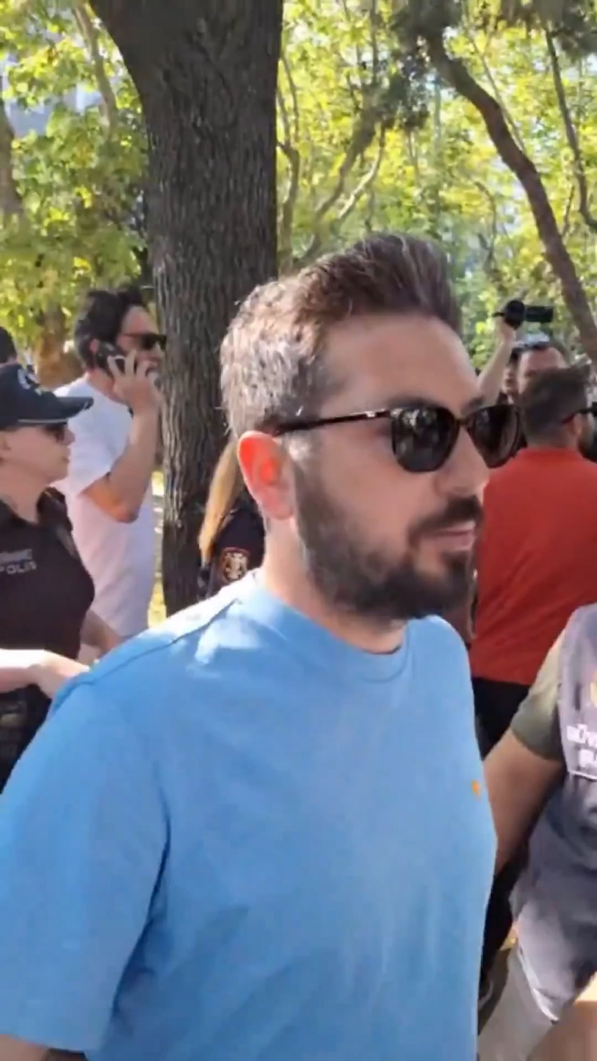 Irfan Değirmi und Demonstranten, die die Warnung vor der Polizei "verteilt" und die Aktion beenden wollen, haben die Blockade trotz des Zerfalls der Demonstranten nicht entfernt.