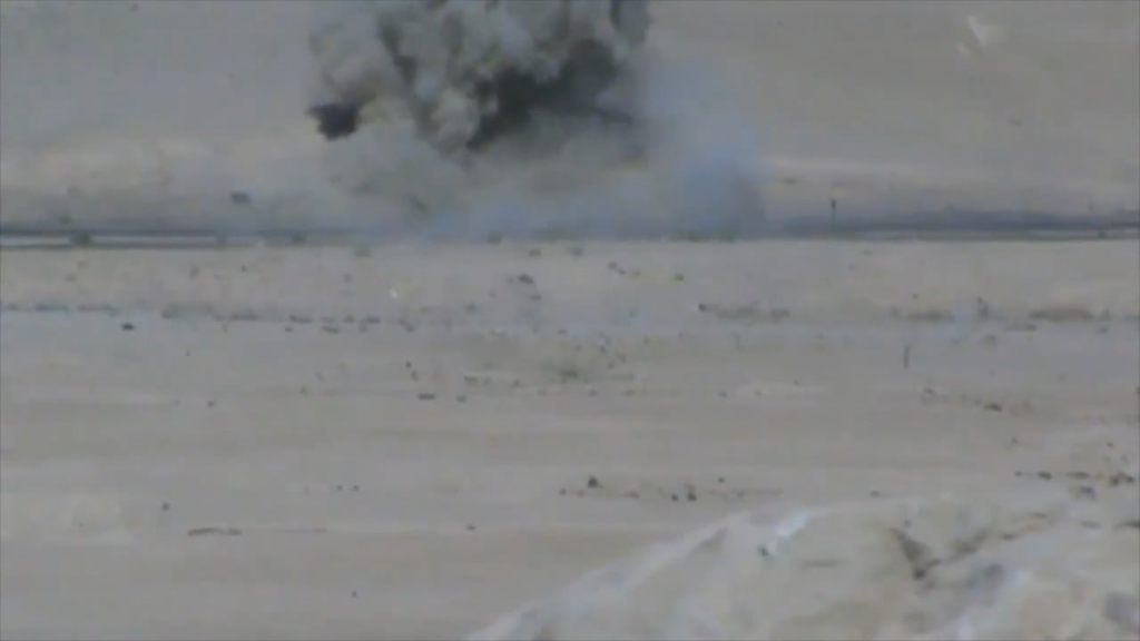 Opposition IED -Angriff auf einen syrischen Armee -Pickup -Pickup verursacht Kausalitäten entlang der Tadmur Road - 2013