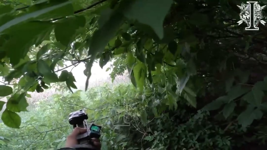 Ukrainische Soldaten des 8. Special Purpose Regiments überfallen russische Soldaten (höchstwahrscheinlich Marines) in Kursk/Sumy -Richtung. Juni 2025. [Published 10.06.2025]