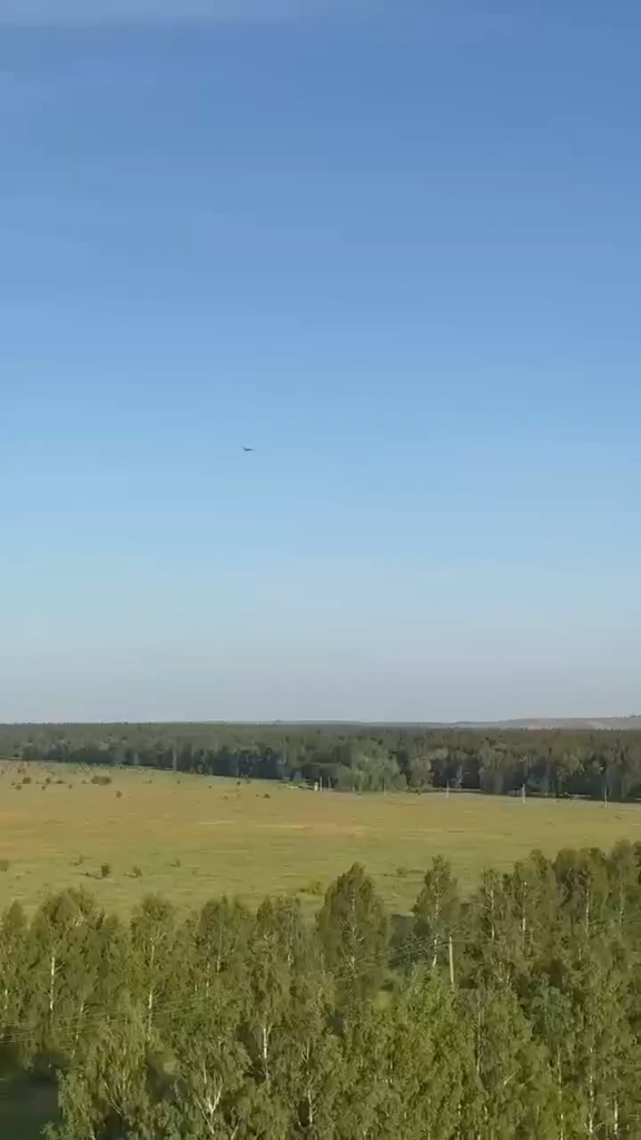Handliches Filmmaterial zeigt, dass ein russischer Pantsir-S1 ein ukrainisches UAV über Tatarstan, Russland, nicht besiegt hat. 09/06/2025