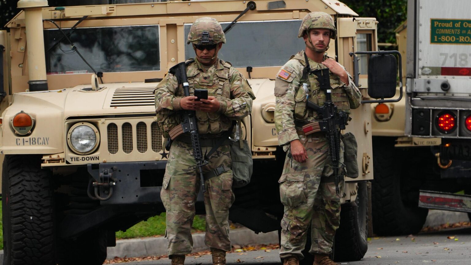 Trump möchte, dass 20.000 Soldaten jagen und Einwanderer transportieren. Kostenschätzung: 3,6 Milliarden US -Dollar