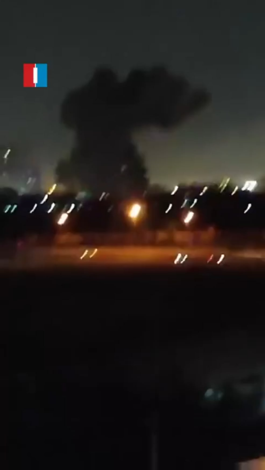 Das Video zeigt eine massive Explosion im Westen von Teheran nach einem israelischen Angriff auf Standorte in der Stadt. Ein Bürger berichtete, dass die Explosion in der Nähe des Atomforschungsinstituts im Bezirk Kohak stattfand.
