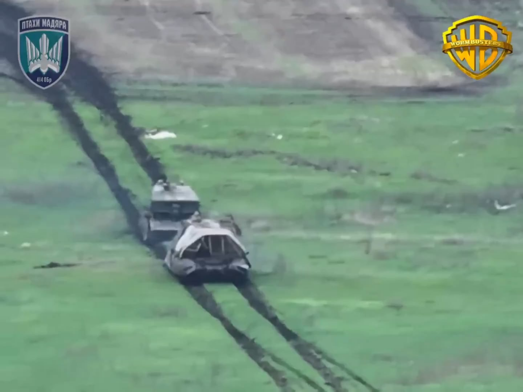 Die Betreiber des ukrainischen 414. Streiks UAV Brigade stellten einen russischen mechanisierten Angriff ab, einschließlich eines Panzers und eines IFV.