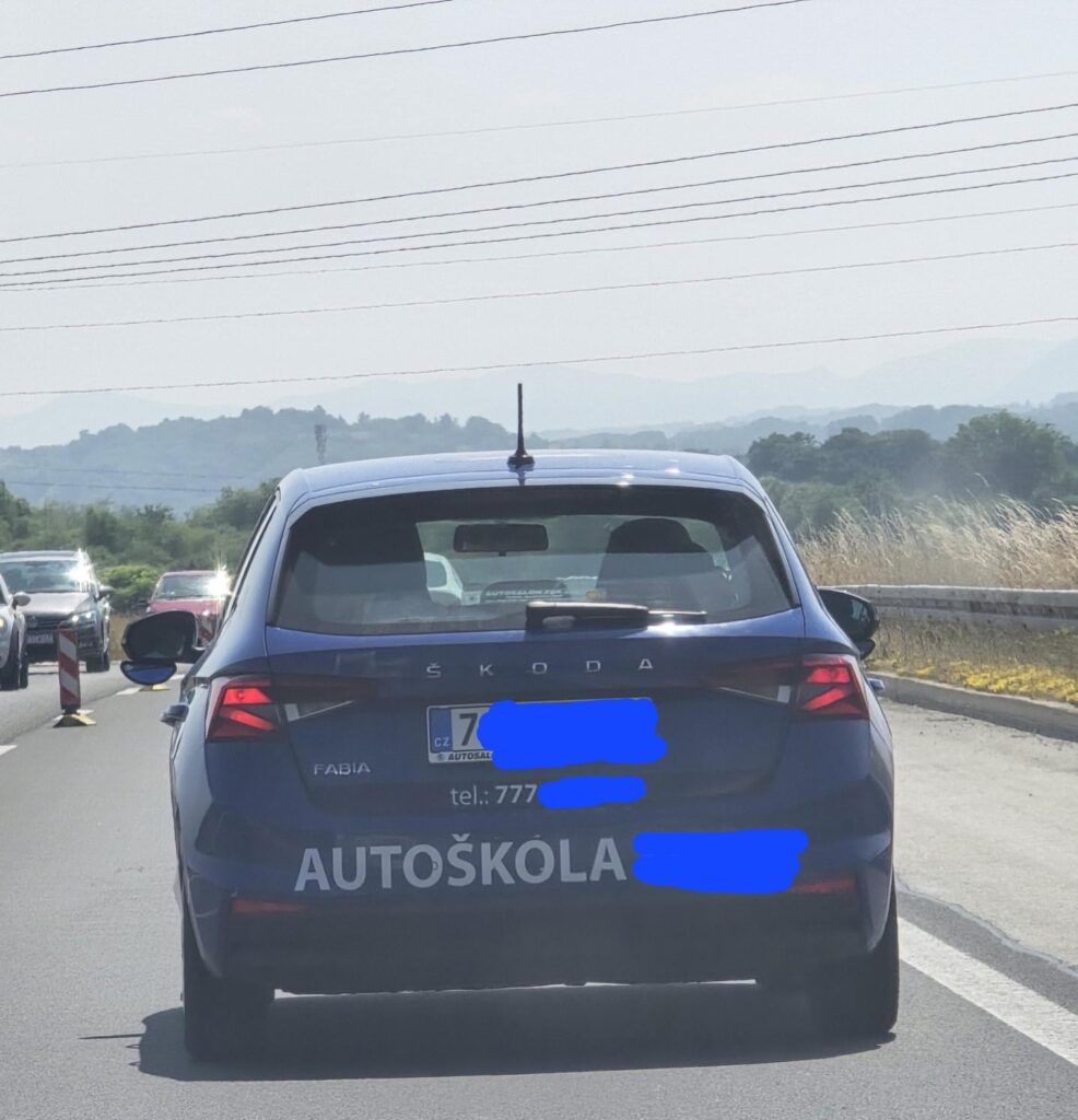 Ist das Fahren zur kroatischen Küste Teil der tschechischen Fahruntersuchung? Auf der kroatischen Autobahn gesehen