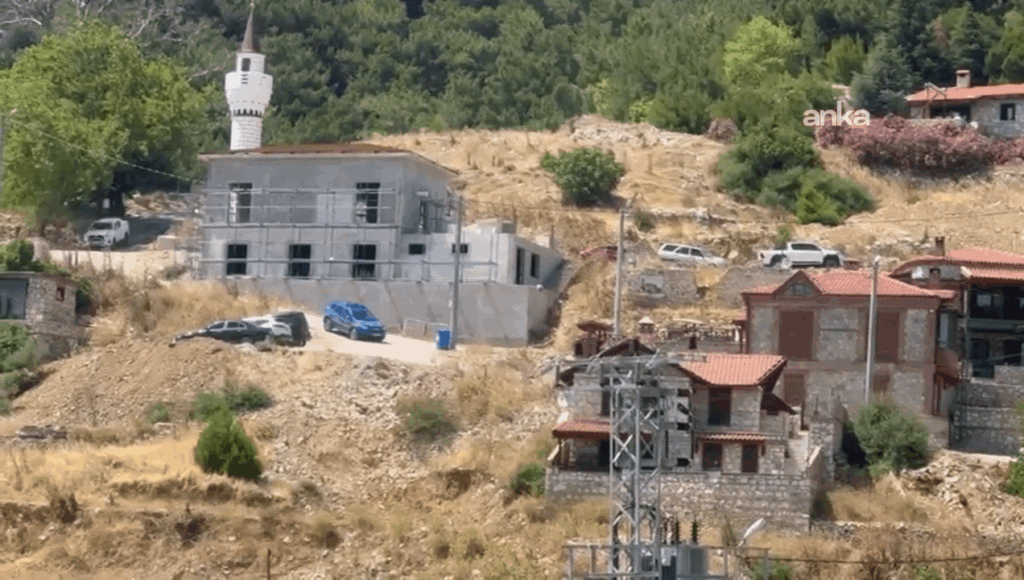 Ekrem İmamoğlus Vater Hasan İmamoğlu’nun Balıkesir im Land durchsuchte die Gendarmerie. Ekrem İmamoğlus Vater Hasan İmamoğlu'nun Balıkesir im Land durchsuchte die Gendarmerie.