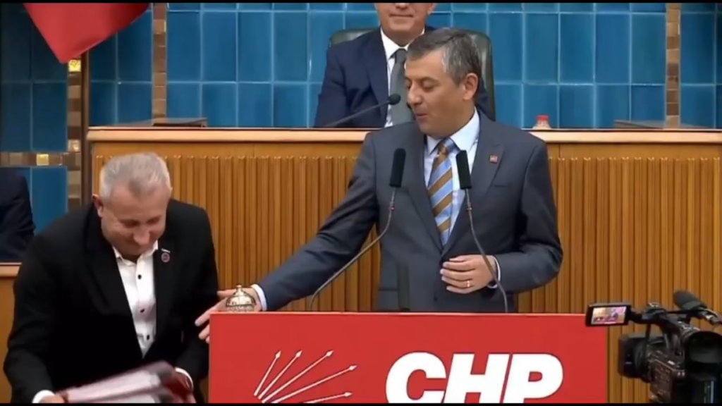 Die Anzahl der für frühen Wahlen gesammelten Unterschriften erreichte 20 Millionen. Der Countdown hat in den letzten 7 Millionen Unterschriften begonnen.