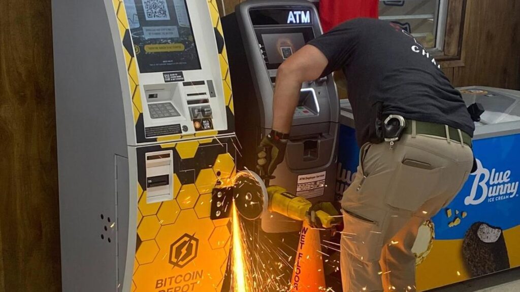 Die Abgeordneten von Jasper County (TX) nutzen fast 32.000 US -Dollar von Bitcoin Kiosk, nachdem die Familie aus 25.000 US -Dollar betrogen wurde Die Abgeordneten von Jasper County (TX) nutzen fast 32.000 US -Dollar von Bitcoin Kiosk, nachdem die Familie aus 25.000 US -Dollar betrogen wurde