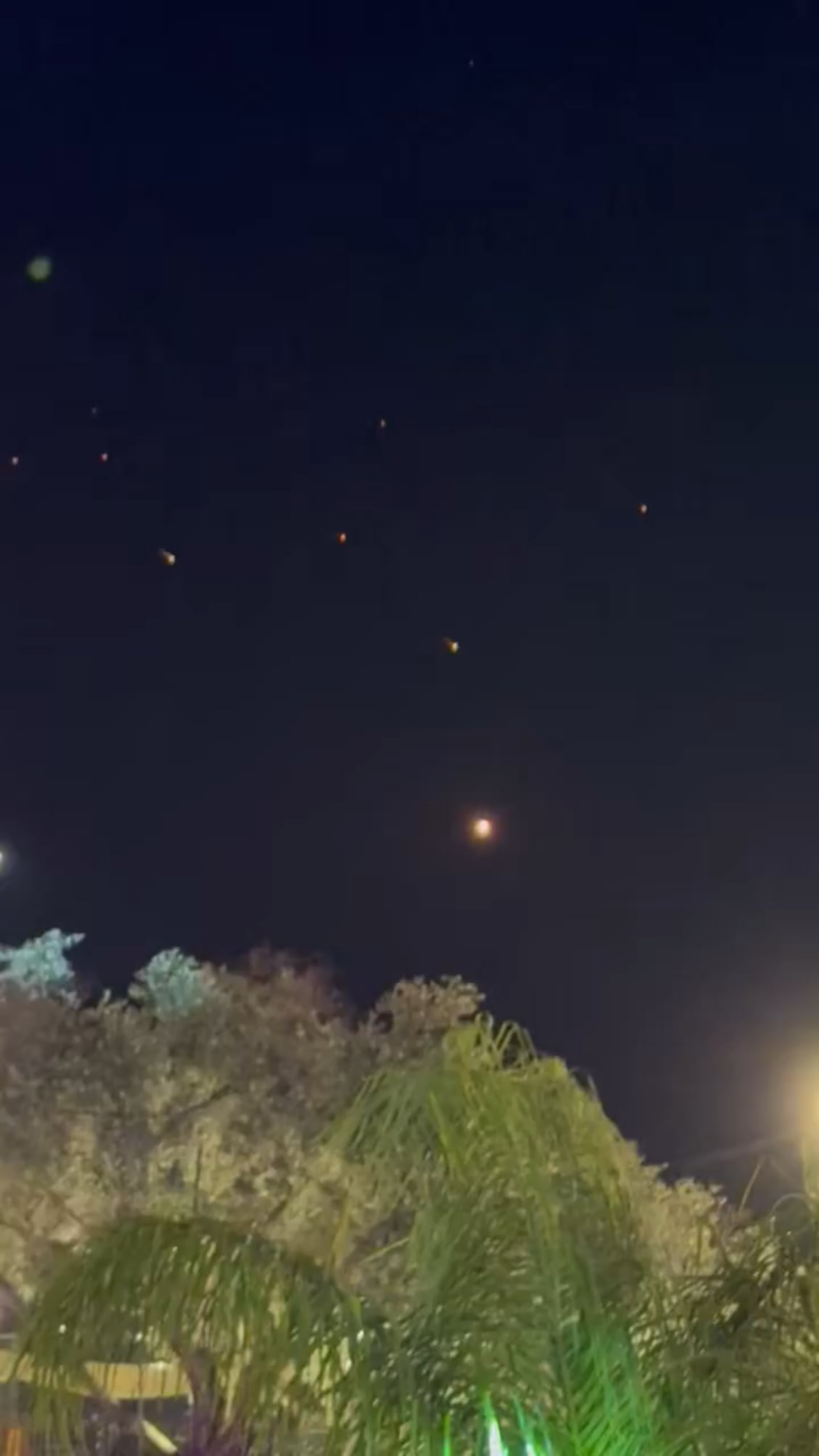 Sky von einer Hochzeit im Libanon als iranischer BMS -Pass auf dem Weg nach Israel - 15. Juni
