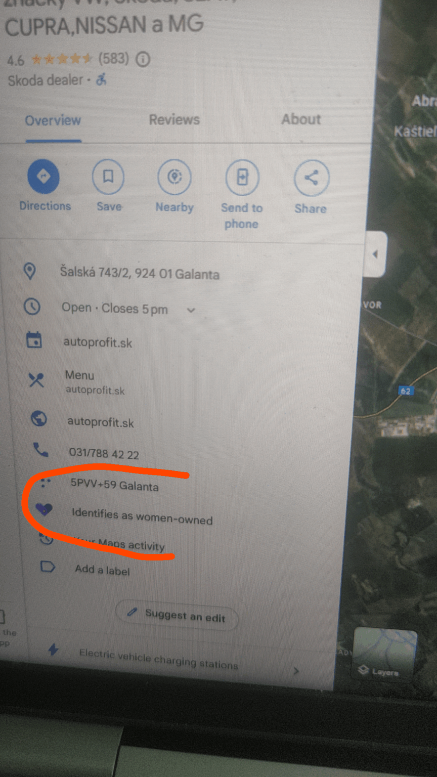 "Identifiziert als Frauen, die besaßen" na Google Maps