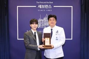 BTS Suga hilft dabei