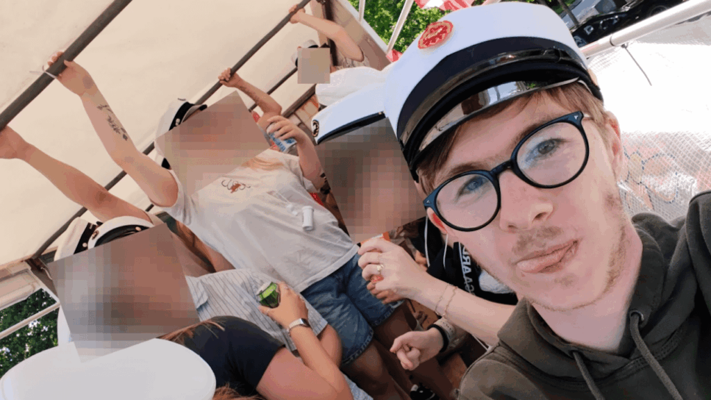 Die Schüler griffen während des Fahrens mit dem Wagen an